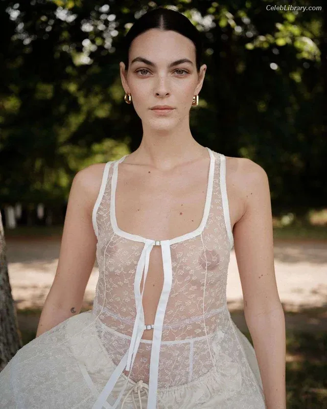 Vittoria Ceretti photo 3 of 311