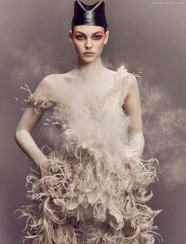 Vittoria Ceretti photo 23 of 311
