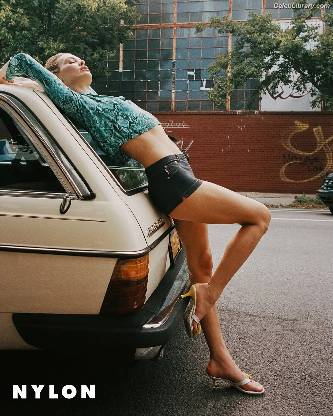 Wallis Day photo 24 of 237