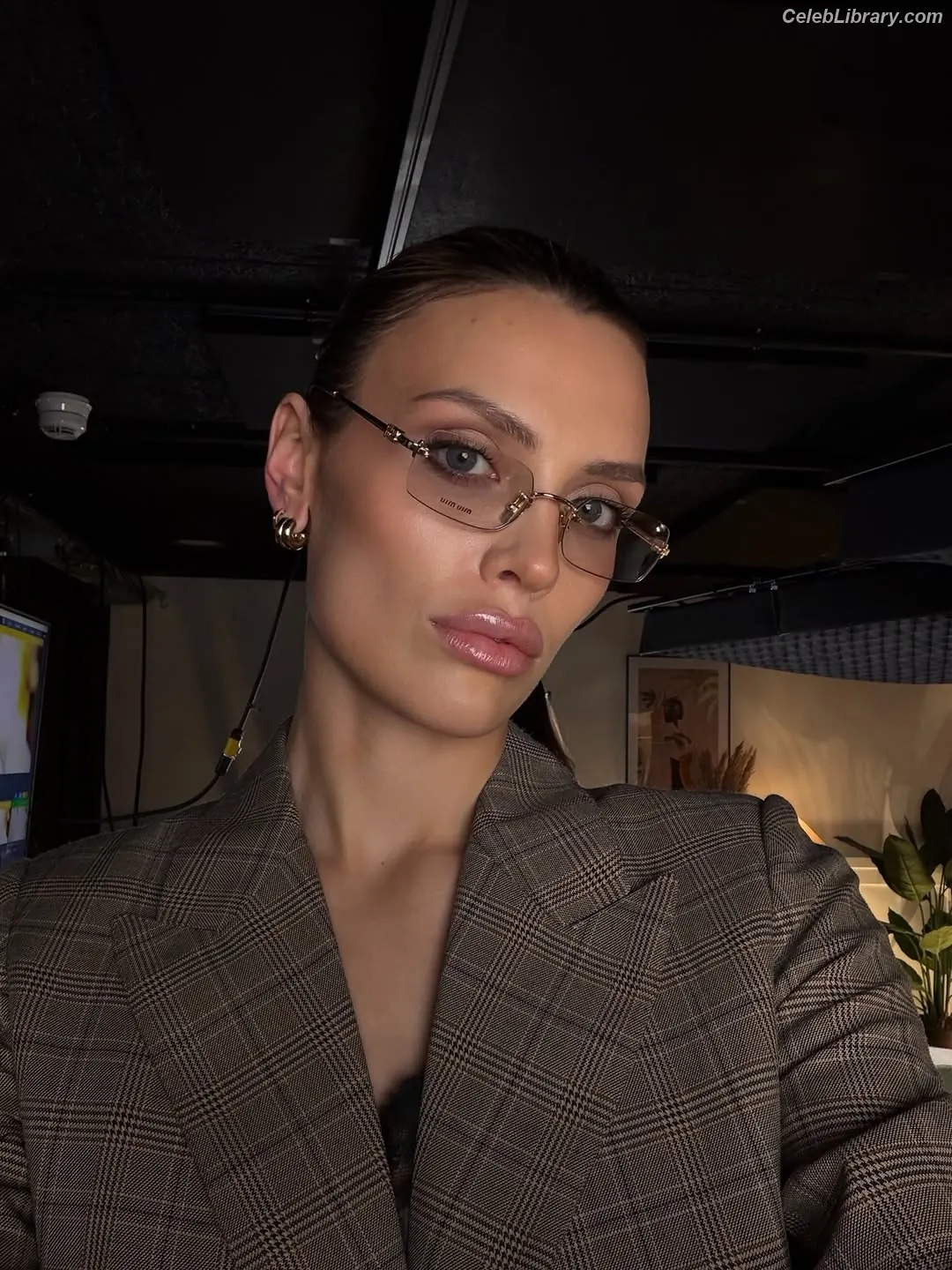 Wallis Day photo 3 of 237