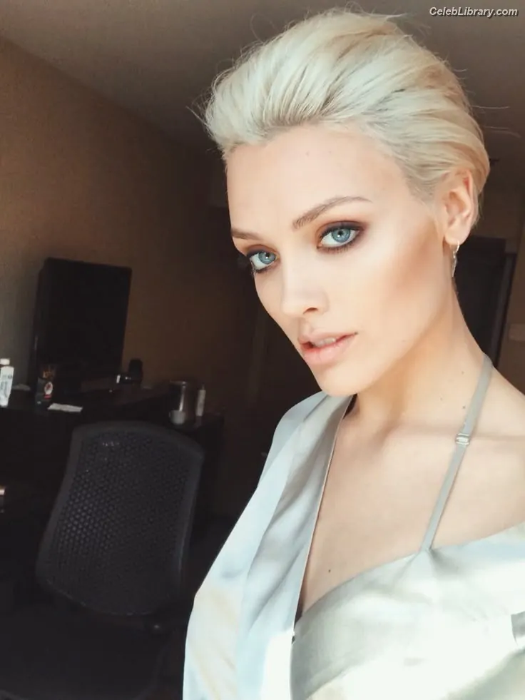 Wallis Day photo 21 of 237