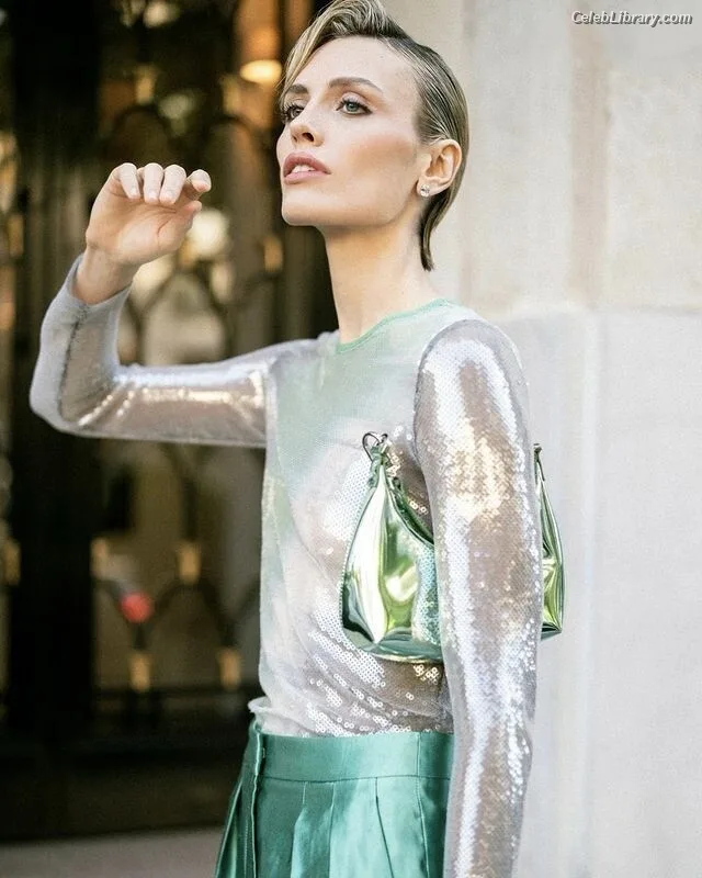 Wallis Day photo 5 of 238