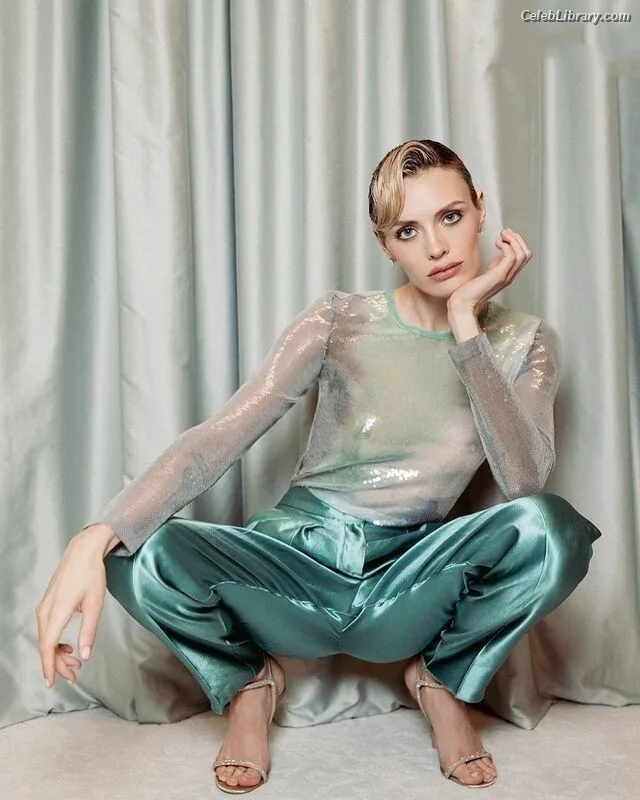 Wallis Day photo 7 of 238