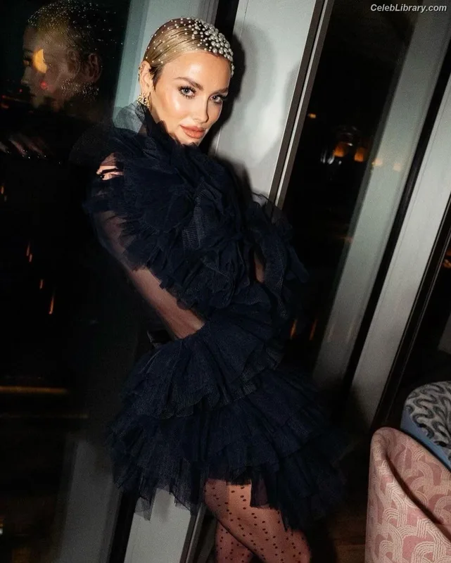 Wallis Day photo 7 of 238