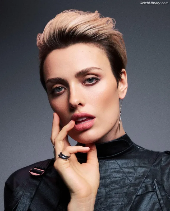 Wallis Day photo 9 of 238