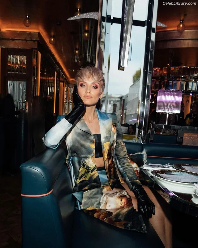 Wallis Day photo 19 of 238