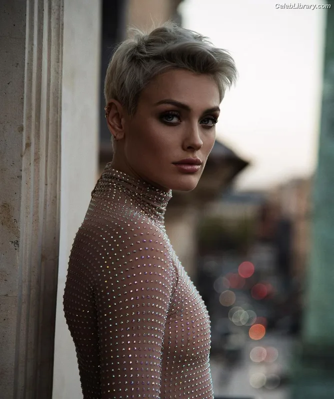 Wallis Day photo 23 of 238