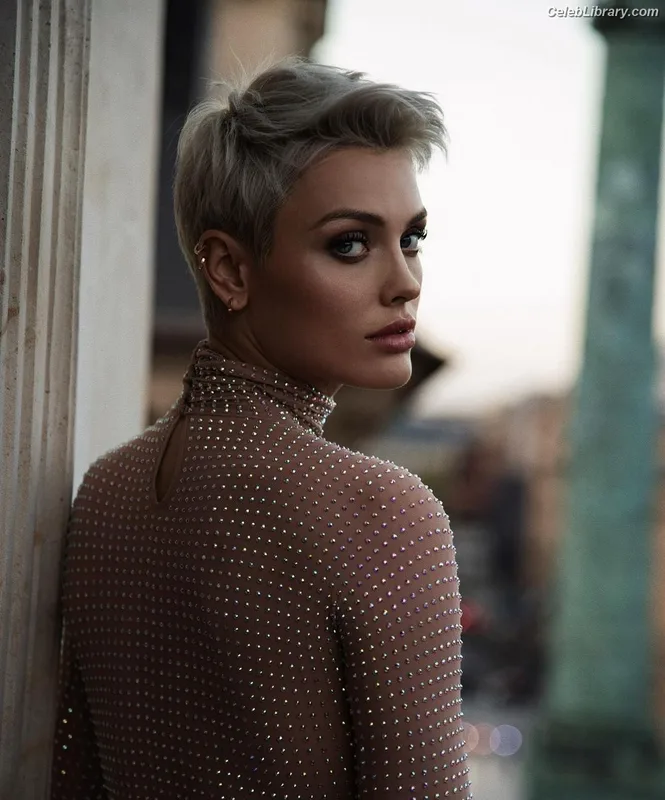 Wallis Day photo 24 of 238