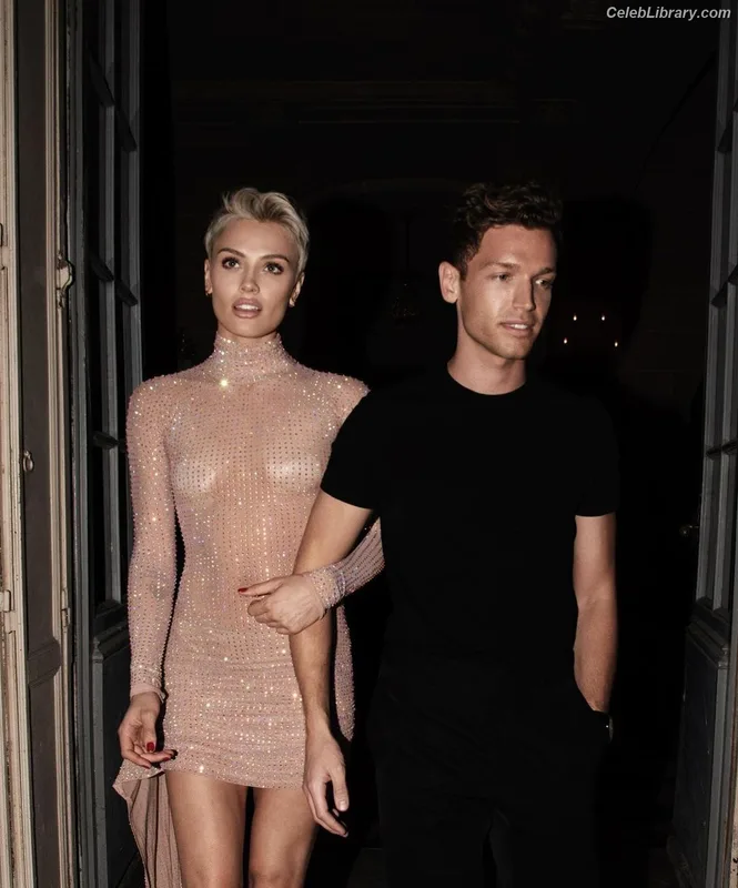 Wallis Day photo 1 of 238