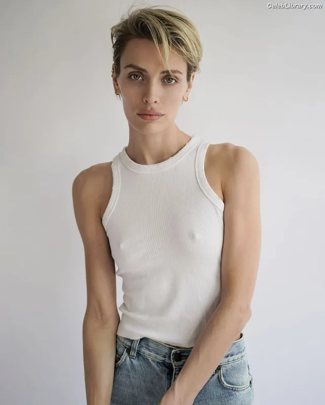 Wallis Day photo 5 of 238