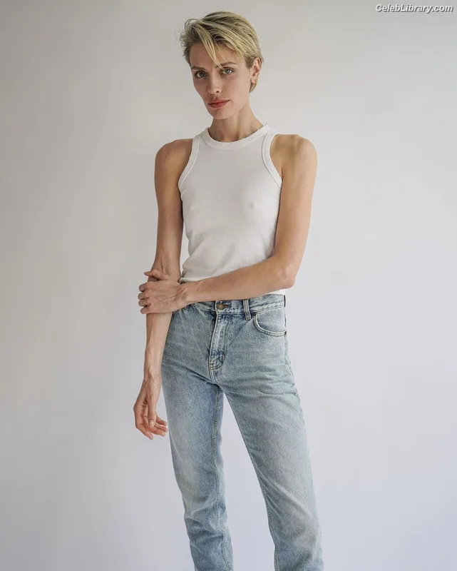 Wallis Day photo 8 of 238