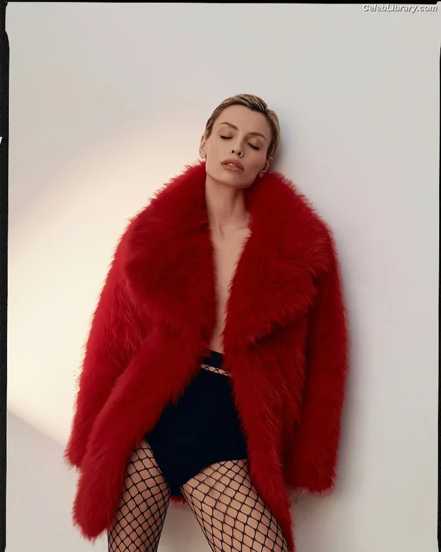 Wallis Day photo 16 of 238