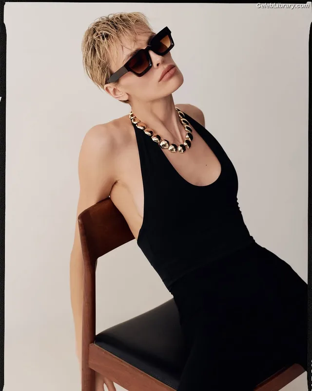 Wallis Day photo 18 of 238