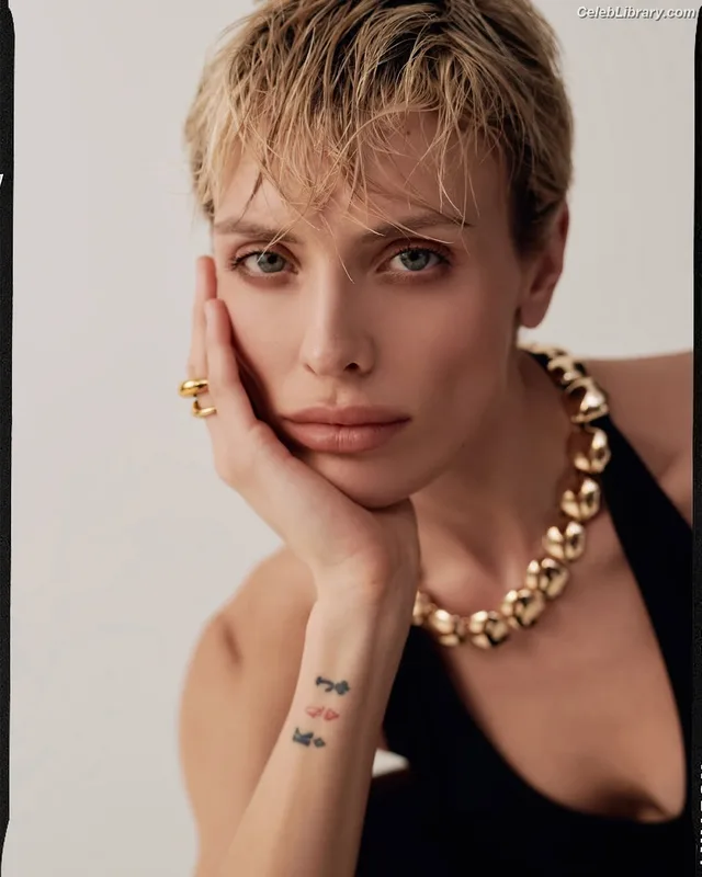Wallis Day photo 21 of 238
