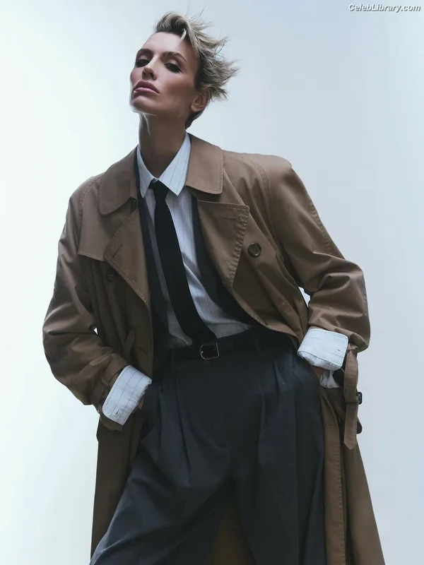 Wallis Day photo 24 of 238