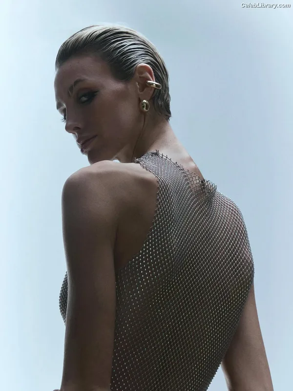 Wallis Day photo 5 of 238