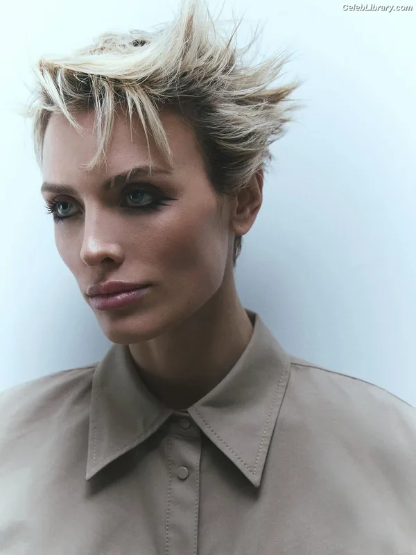 Wallis Day photo 9 of 238