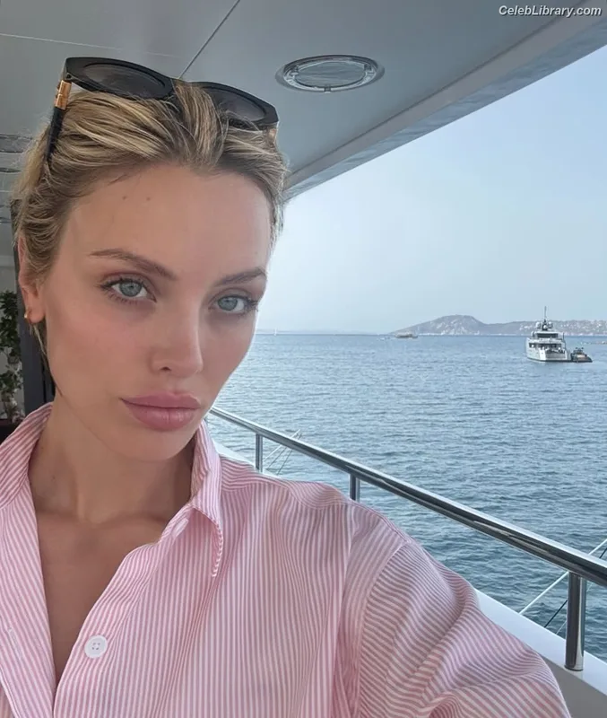 Wallis Day photo 16 of 238