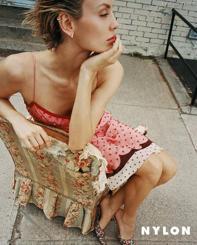 Wallis Day photo 23 of 238