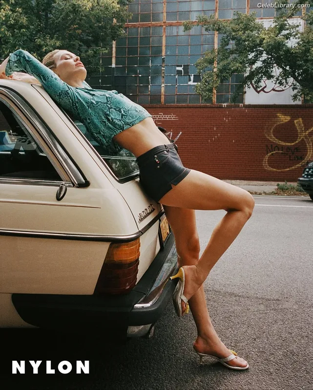 Wallis Day photo 24 of 238