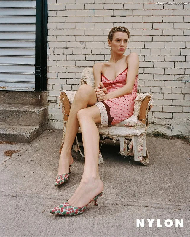 Wallis Day photo 1 of 238