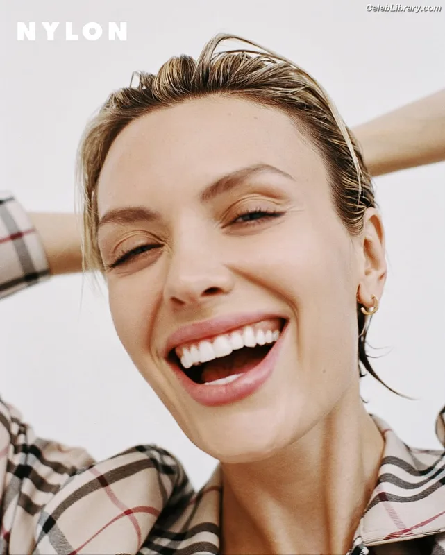 Wallis Day photo 2 of 238