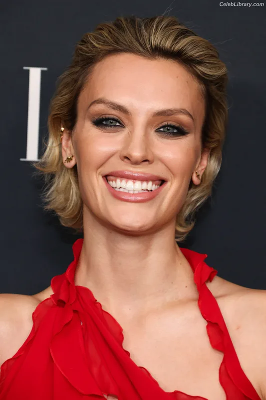 Wallis Day photo 24 of 238