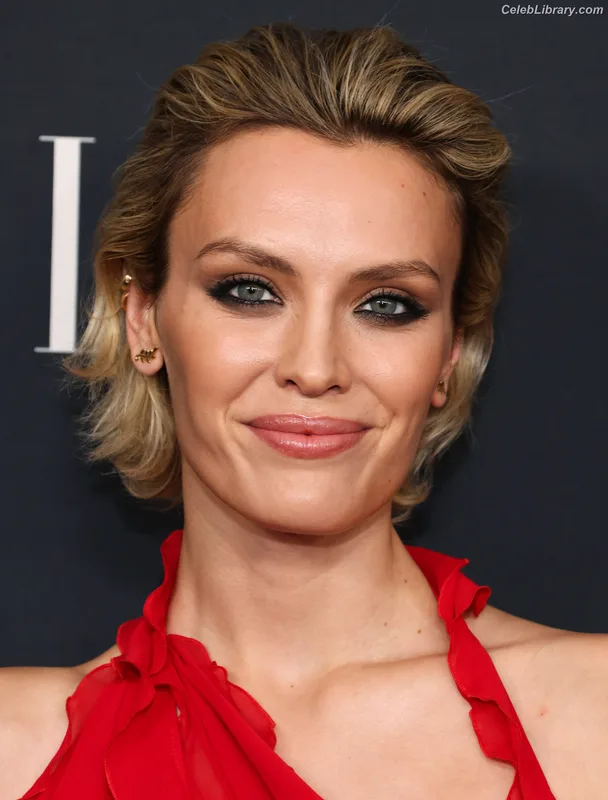 Wallis Day photo 1 of 238