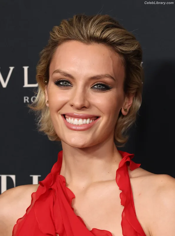 Wallis Day photo 14 of 238