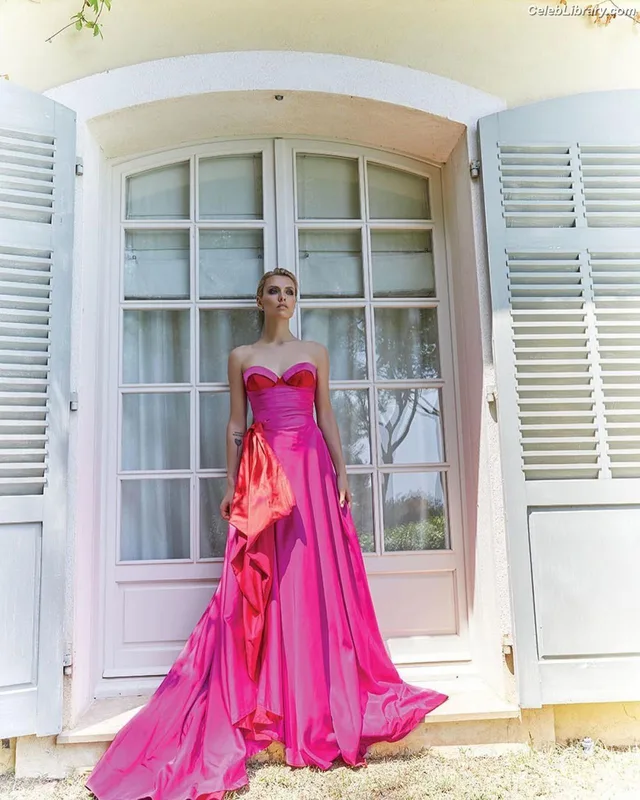 Wallis Day photo 23 of 238