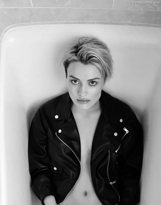 Wallis Day photo 15 of 238