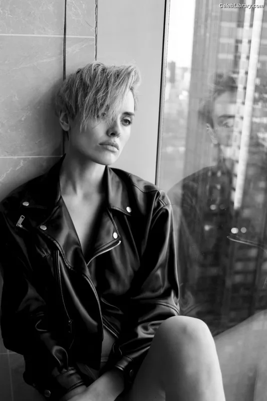 Wallis Day photo 17 of 238