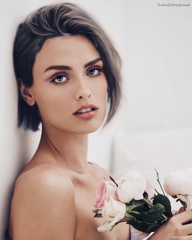 Wallis Day photo 20 of 238