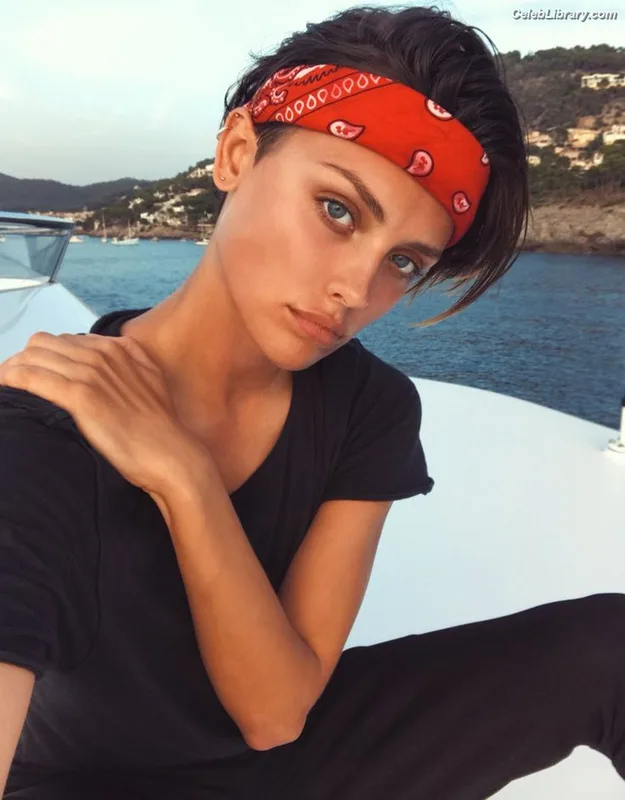 Wallis Day photo 21 of 238
