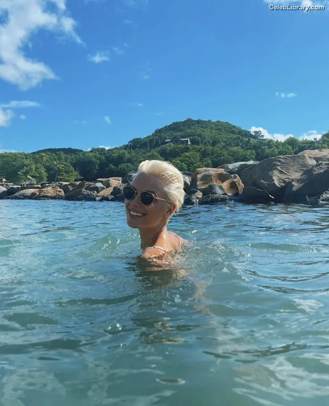 Wallis Day photo 22 of 238