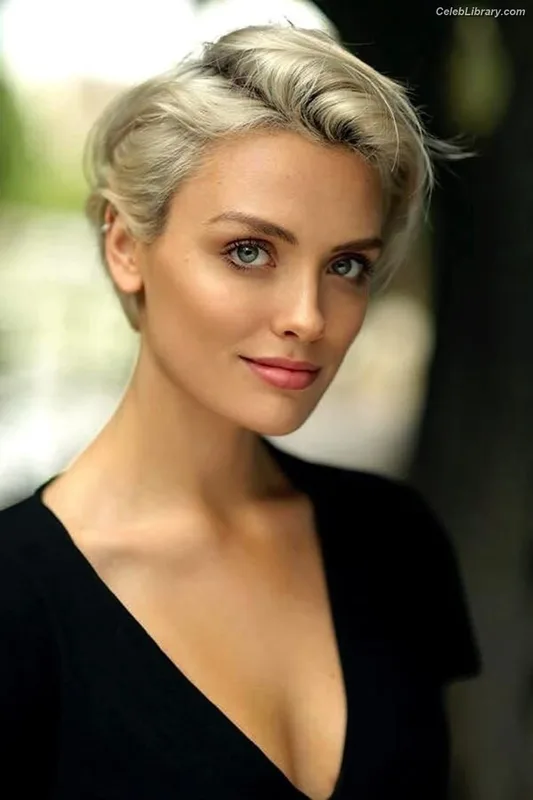 Wallis Day photo 23 of 238