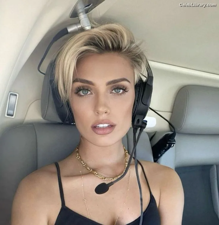Wallis Day photo 24 of 238