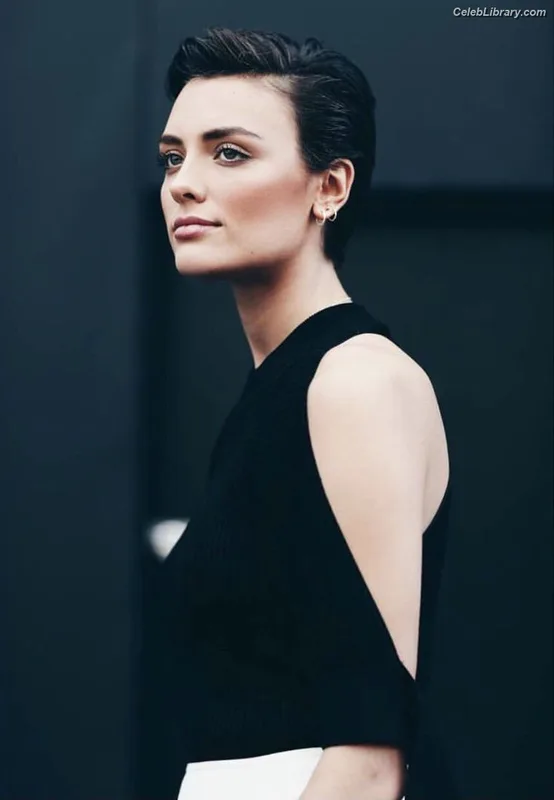 Wallis Day photo 1 of 238