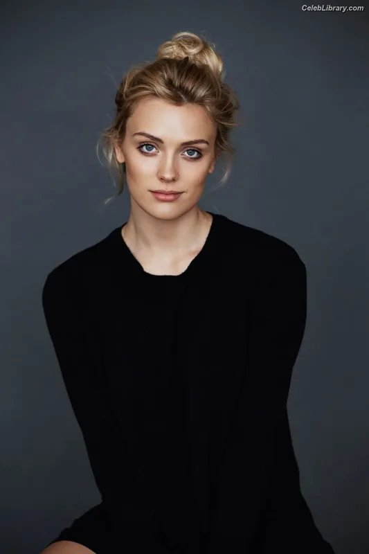 Wallis Day photo 3 of 238