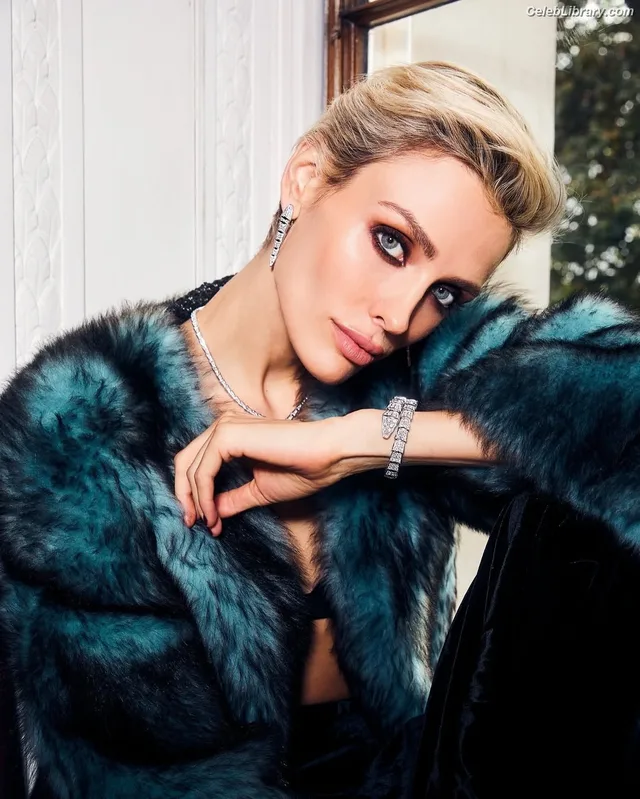 Wallis Day photo 11 of 238