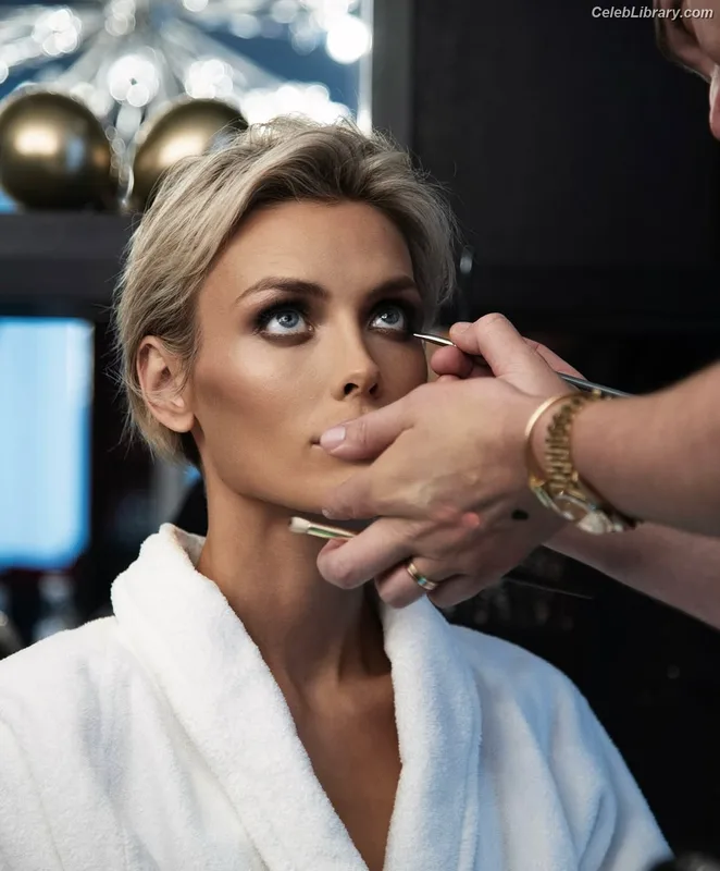 Wallis Day photo 17 of 238