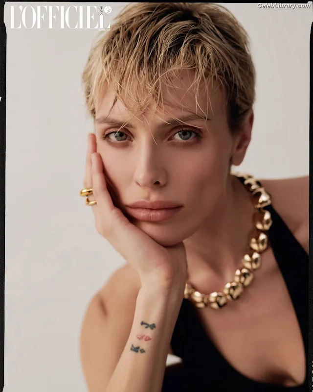 Wallis Day photo 18 of 238