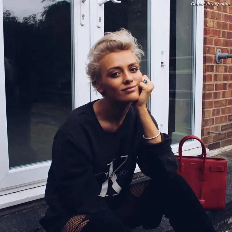 Wallis Day photo 1 of 238