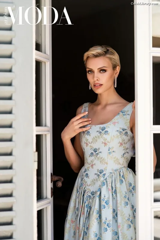 Wallis Day photo 3 of 238