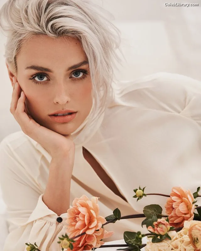 Wallis Day photo 5 of 238