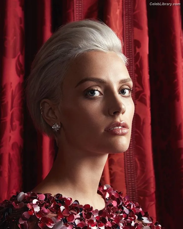 Wallis Day photo 6 of 238