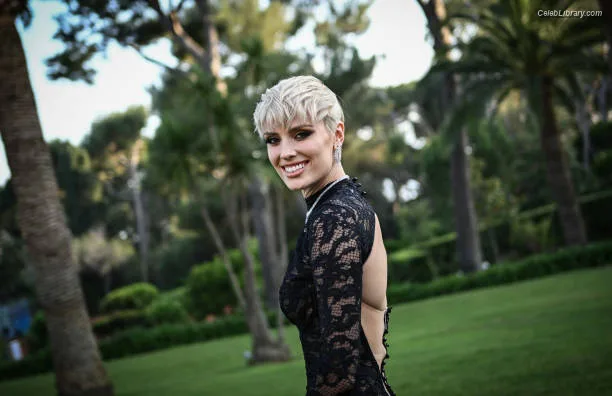 Wallis Day photo 7 of 238