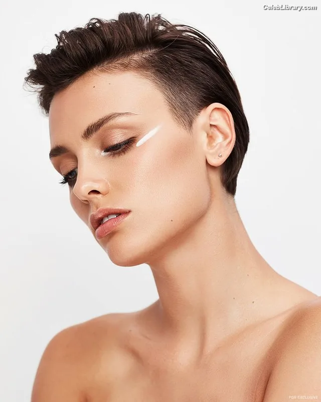 Wallis Day photo 9 of 238