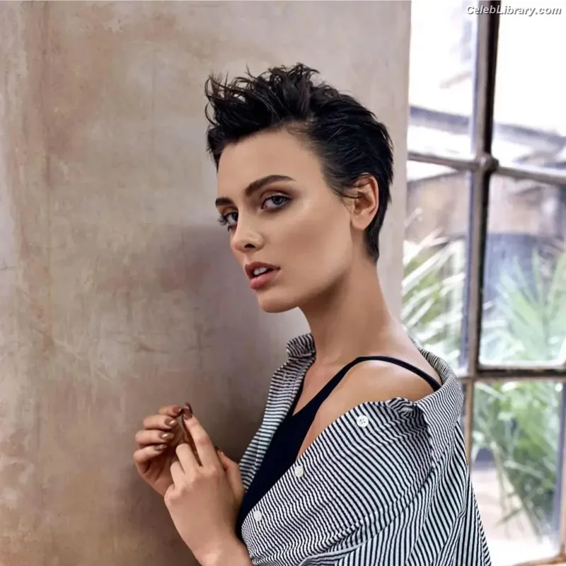 Wallis Day photo 12 of 238