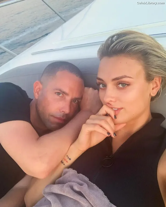 Wallis Day photo 13 of 238